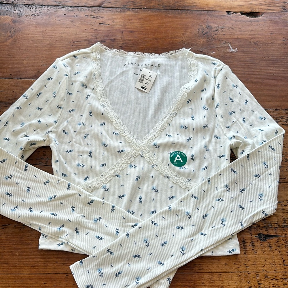 Aeropostale long sleeve floral top